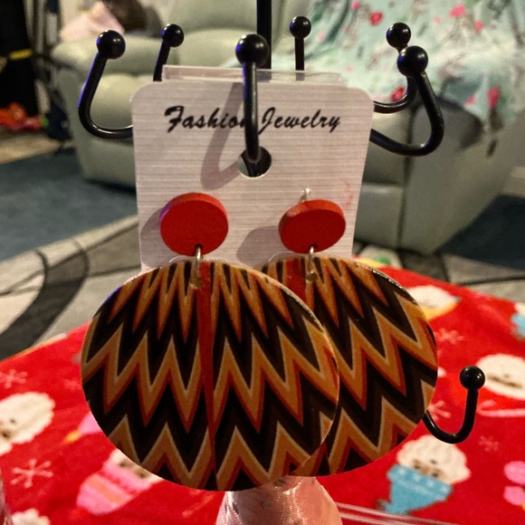 Earrings - Picture 4 of 5